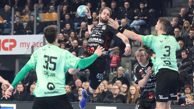 Der Handballnachwuchs des TSV Feucht bei der Black Night des HC Erlangen