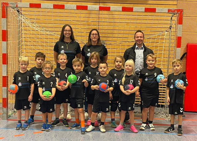 Handball: Sana Vitalis GmbH sponsort der Mini 3 neue Trikots