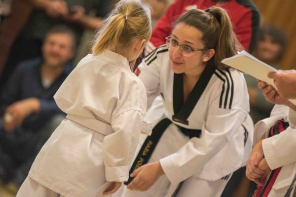 Lea-Elina Hoke und Trainerin Maria Poriki