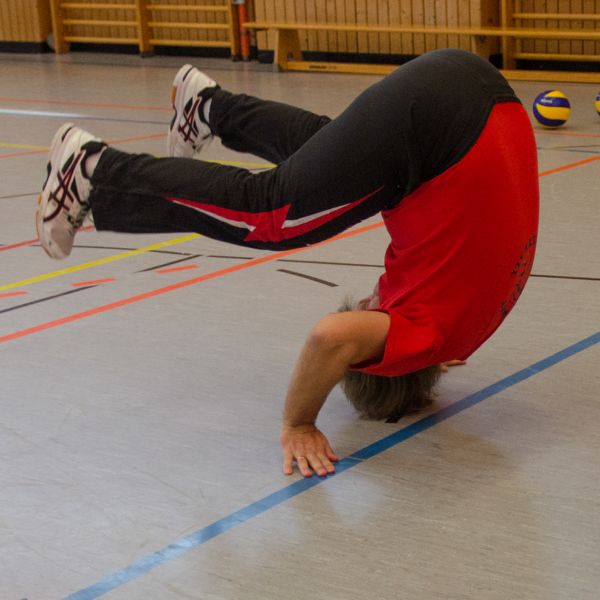 Trainer Armin Hoefer musste seinen Körper an längst vergangene Traditionen erinnern