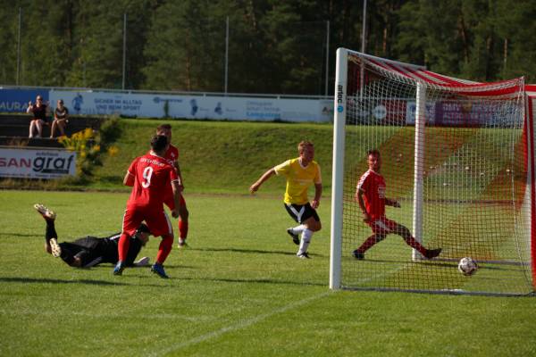 Astrit Veliqi sichert mit seinem Tor zum 4:4 in der 89. Minute den ersten Punkt in der noch jungen Saison