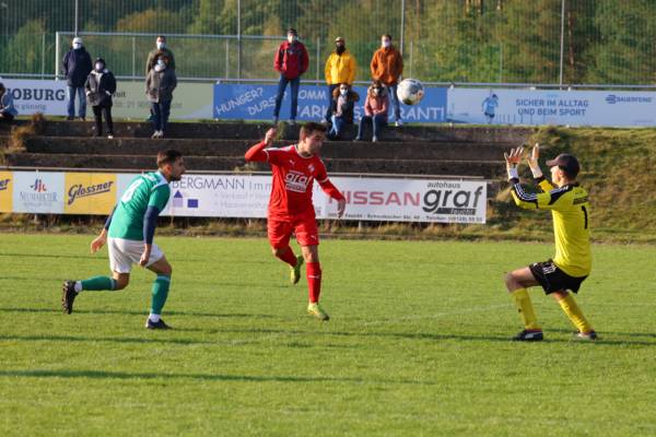 Luca Bader köpft zum 1:0 ein