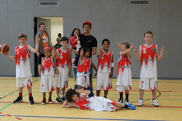Wild Bees Basketballteam mit starken Auftritt.