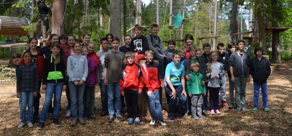 TSV-Handballer im Kletterwald Strassmühle