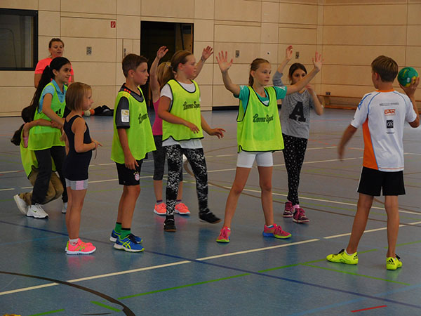 Parteiball in zwei Gruppen a 2 Mannschaften