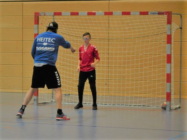Handballtraining der besonderen Art bei den Kids in der Zeidler-Sporthalle