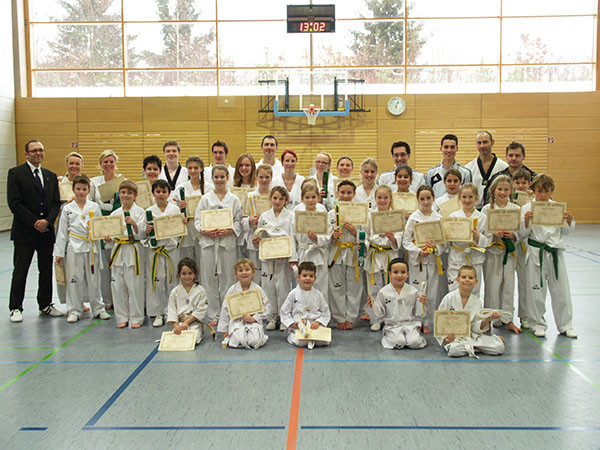 Erfreulich viele neue Gürtelfarben für die Taekwondo-Schüler