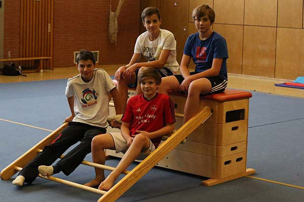 BoysGroup des Jugendturnteams stellt sich vor